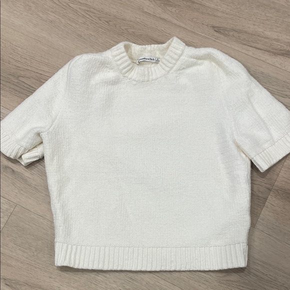 Abercrombie & Fitch Sweaters - Abercrombie and Fitch size small slightly cropped short sleeve sweater.